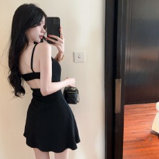 批发实拍新款百搭女装性感低胸<b class='q'>露背</b>显瘦大摆收腰小黑裙吊带裙子