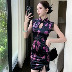 批发实拍新中式<b class='q'>旗袍</b>丝绒拼花边性感短款收腰显瘦开叉包臀连衣裙