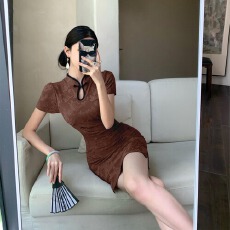 批发实拍新中式短袖旗袍显瘦暗花显瘦开叉短款收腰包臀连衣裙