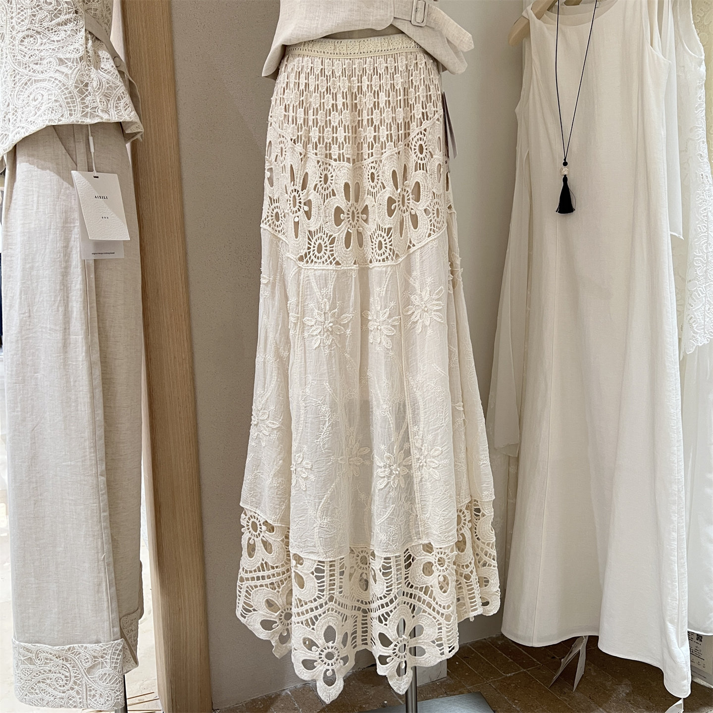 실사 자수 홀로우 아웃 레이스 반신 스커트 여성 여름 중간 길이 허리밴드 슬림해 보이는 큰 진자 A라인 스커트 롱 스커트 여성