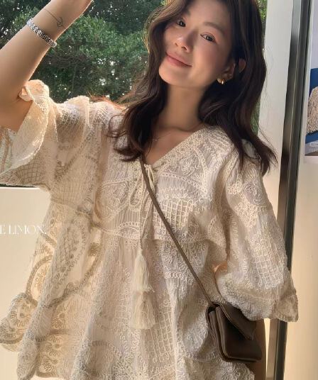 고유 한 슈퍼 잘 생긴 V넥 반팔 레이스 셔츠 여성 2026 새로운 여름 빅 사이즈 지방 mm 보헤미안 바람 켜기