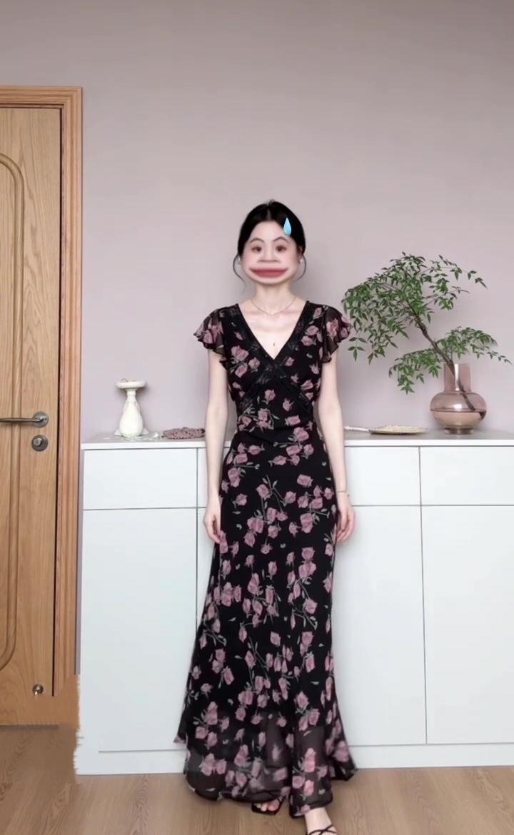 검정색 V넥 장미 꽃무늬 여성 드레스 2026 여름 새로운 품격 허리 수축 레이스 작은 날다 소매 쉬폰 롱 스커트