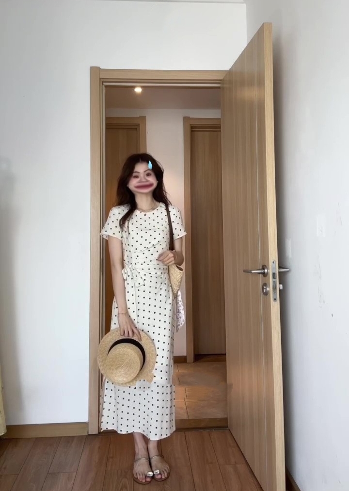 도트 무늬 매듭 펌프 Pleat 스트랩 허리 수축 디자인 여성 드레스 2026 여름 새로운 표지 고기 슬림해 보이는 롱 스커트