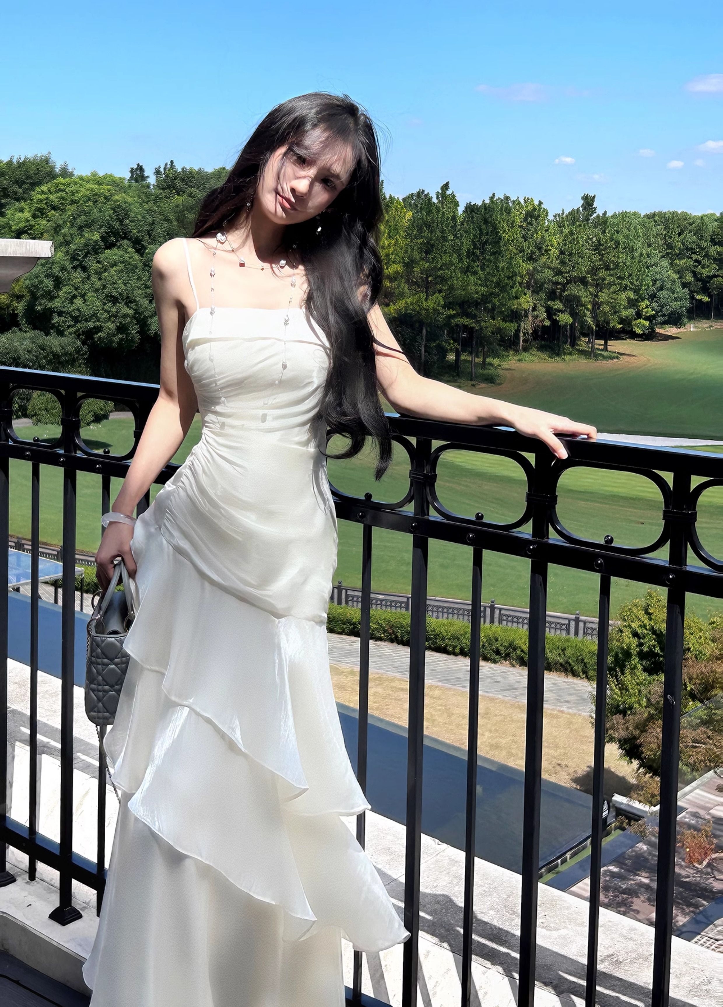 인터넷 유명인 원본 이미지 해변가 휴가 바람 케이크 롱 스커트 여름 프랑스식 화이트 프릴 새틴 슬립 드레스