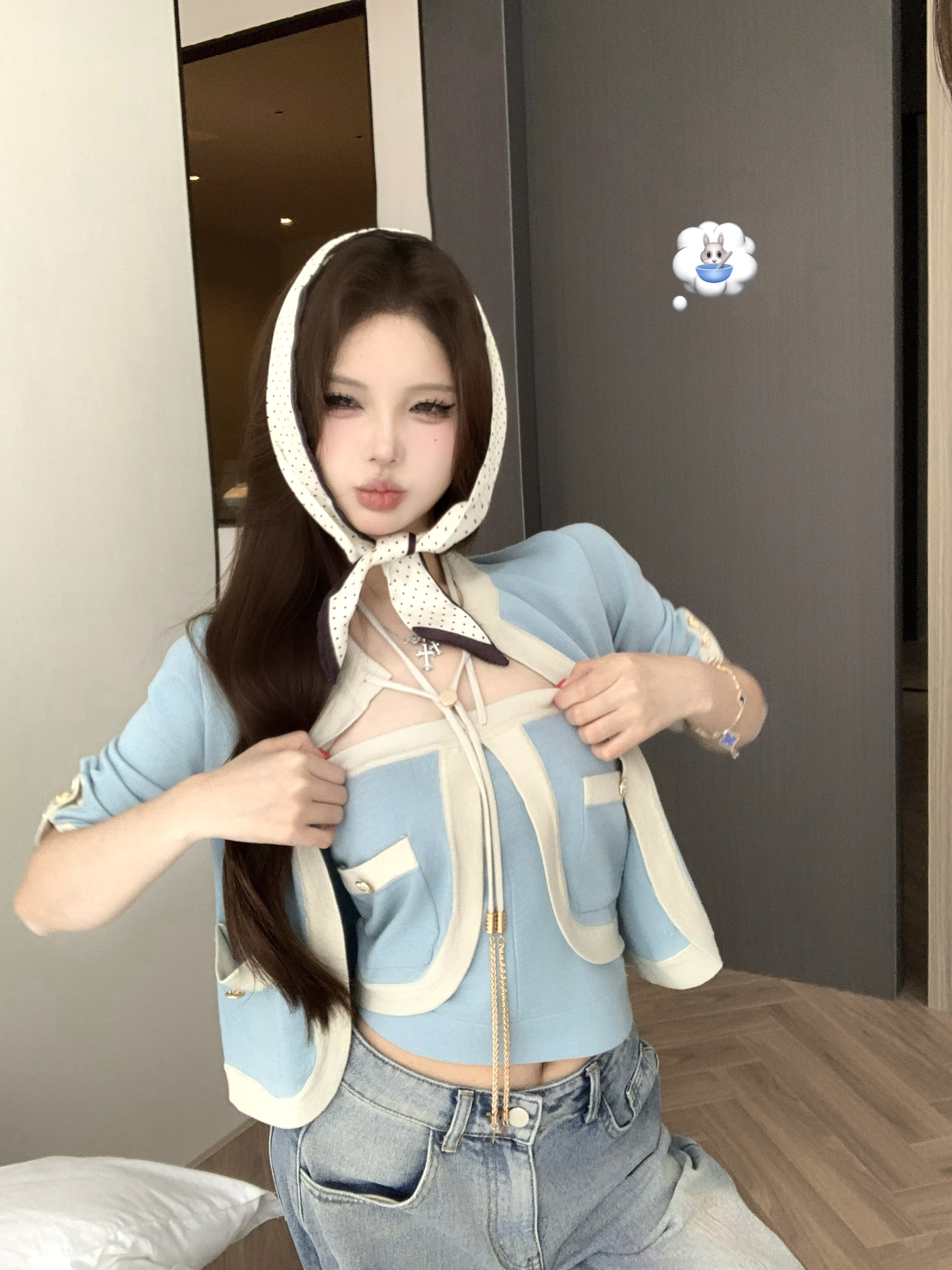 FA34730# 奶霜Flurry绵羊毛小香撞色针织开衫+挂脖抹胸女 服裝批發女裝批發服飾貨源