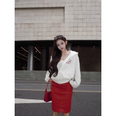 批发实拍实价韩系字母刺绣连帽宽松休闲时髦卫衣女红色皮裙<b class='q'>套装</b>