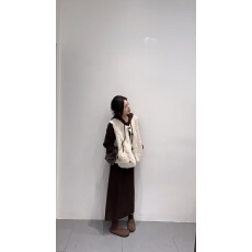 批发2025秋季新款韩系慵懒风连帽休闲长袖上衣毛毛马甲半身裙三件套