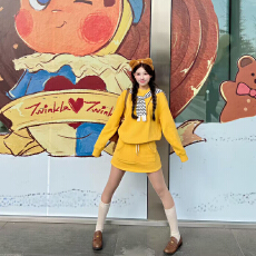 批发高级感2025秋冬新款韩系时尚<b class='q'>气质</b>慵懒风卫衣搭配半身短裙两件套装