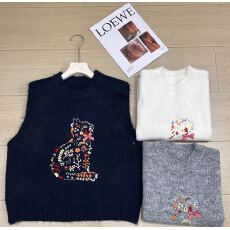批发实拍<b class='q'>甜美</b>风刺绣猫咪针织马甲背心女秋冬新款显瘦叠穿坎肩马夹