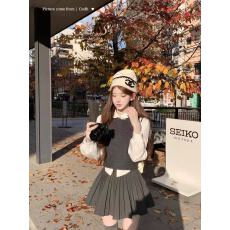 批发校花指南 深灰针织背心+元宝领白<b class='q'>衬衫</b>+灰色百褶裙套组