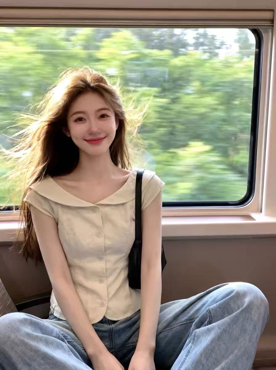 한 부서 ins 부드러운 달콤함 인형 폴로 칼라 작은 셔츠 여성 2026 여름 디자인 센스 연령 감소 몸매 가꾸기 다용도 셔츠