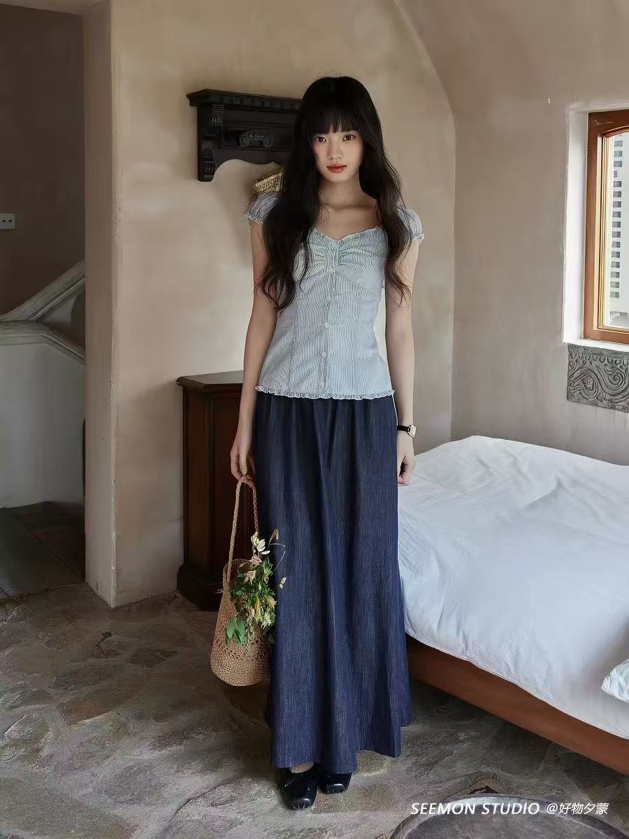 저녁 몽골 2026 새로운 여름 한 부서 품격 맨위 연령 감소 외국 가스 고급 센스 작은 대중 패션 파란색 스트라이프 셔츠