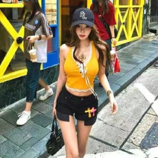 批发纯欲少女性感蕾丝绑带拼接挂脖背心气质百搭辣妹修身带胸垫上衣女