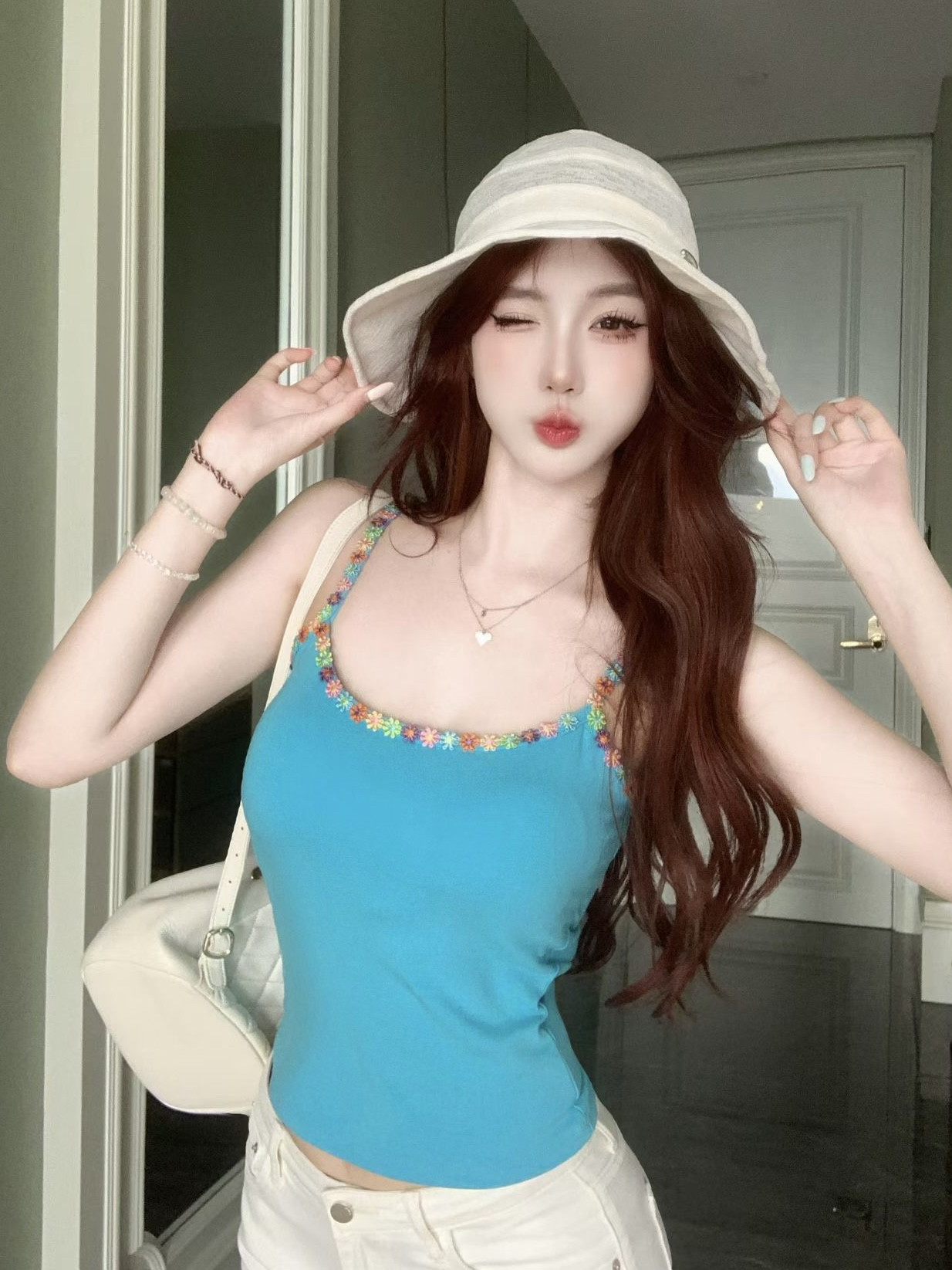 法式带胸垫吊带背心女外穿夏季短款打底内搭绝美美背无袖上衣   服裝批發女裝批發服飾貨源
