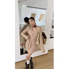 批发秋冬新款高腰显瘦深v领复古长袖短裙女纯欲风针织<b class='q'>连衣裙</b>
