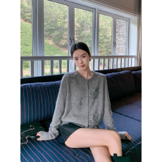 批发灰色时尚感<b class='q'>立体</b><b class='q'>花朵</b>针织开衫女2025冬季新款烫钻减龄设计感毛衣潮