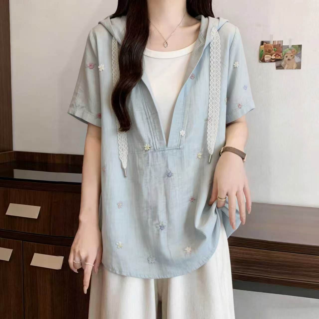 빅 사이즈 여성 의류 자수 페이크 레이어드 반팔 셔츠 맨위 여름 새로운 루즈핏 품격 셔츠