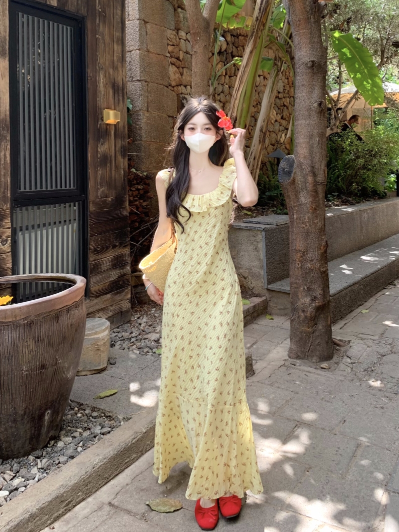 실사 2026 여름 새로운 프랑스식 품격 몸매 가꾸기 슬림해 보이는 광장 칼라 민소매 휴가 바람 꽃무늬 여성 드레스