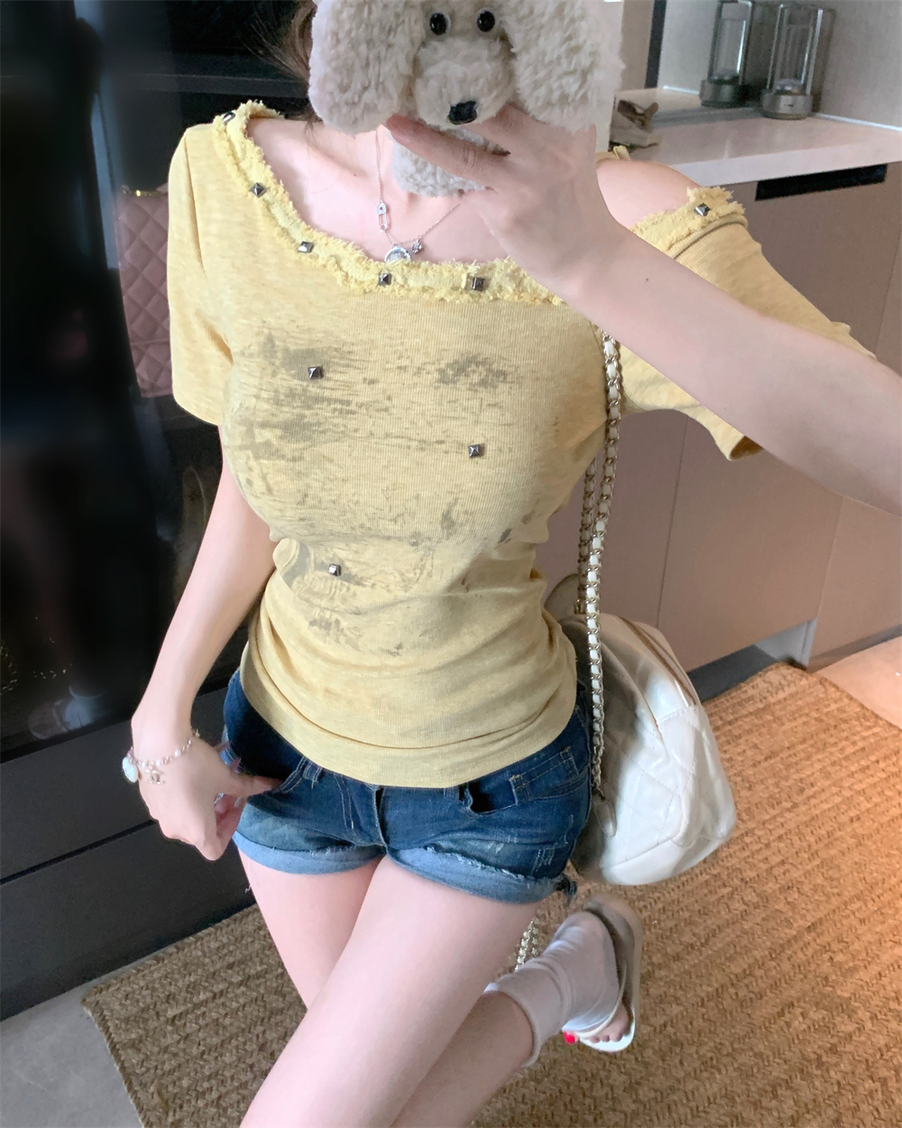 실사 2026 여름 새로운 레트로 핫걸 품격 불규칙 반팔 티셔츠 여성 몸매 가꾸기 슬림해 보이는 오프숄더 맨위