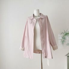 批发韩系<b class='q'>中长款</b>粉色<b class='q'>风衣</b>外套女秋季英伦风设计感小众蕾丝拼接开衫上衣