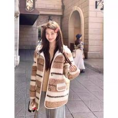 批发巨好看冬装韩系美拉德松弛感减龄保暖毛呢外套休闲款保暖<b class='q'>甜美</b>上衣