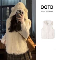 批发2025秋季<b class='q'>新款</b>环保皮草皮毛一体马夹外套多巴胺马甲女装简约上衣潮