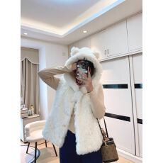 批发百搭款连帽<b class='q'>马甲</b>外穿款上衣小熊耳朵连帽设计外套獭兔毛甜美女上装