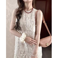 批发新中式高级小众不撞款<b class='q'>裙子</b>杏色女生<b class='q'>长</b><b class='q'>裙</b>度假风超好看A字裙女夏装