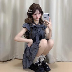 批发韩系氛围感穿搭灰色<b class='q'>波点</b><b class='q'>连衣裙</b>温柔甜美风气质收腰a字短裙女夏季