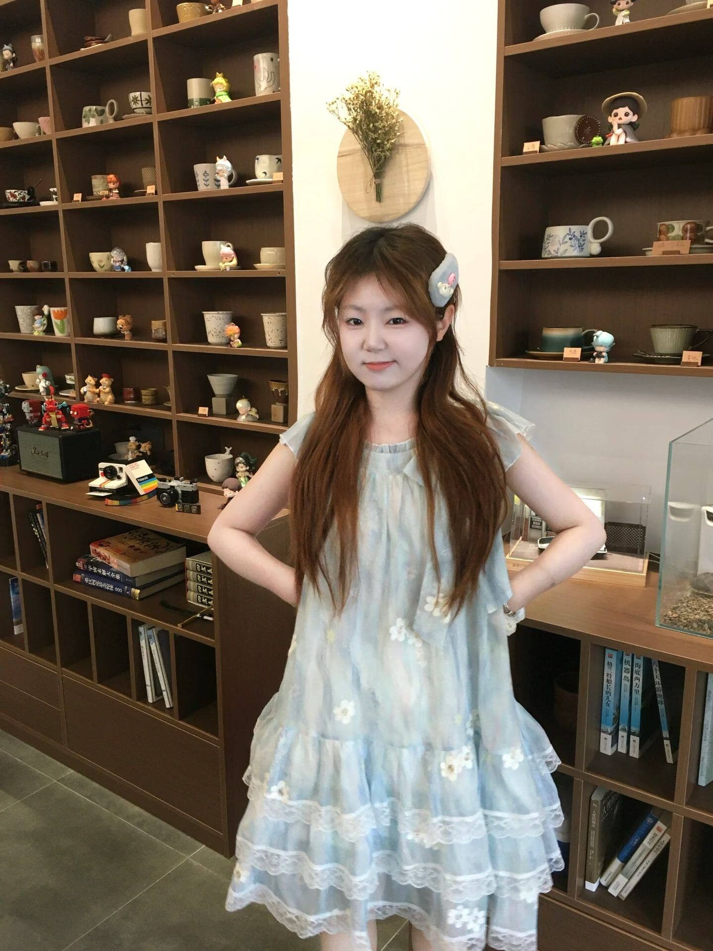 프랑스식 슈퍼 잘 생긴 신제품 품격 공주 미니 스커트 인기 프랑스식 물결무늬 레이스 여성용 짧은 소매 요정 가스 바람 드레스