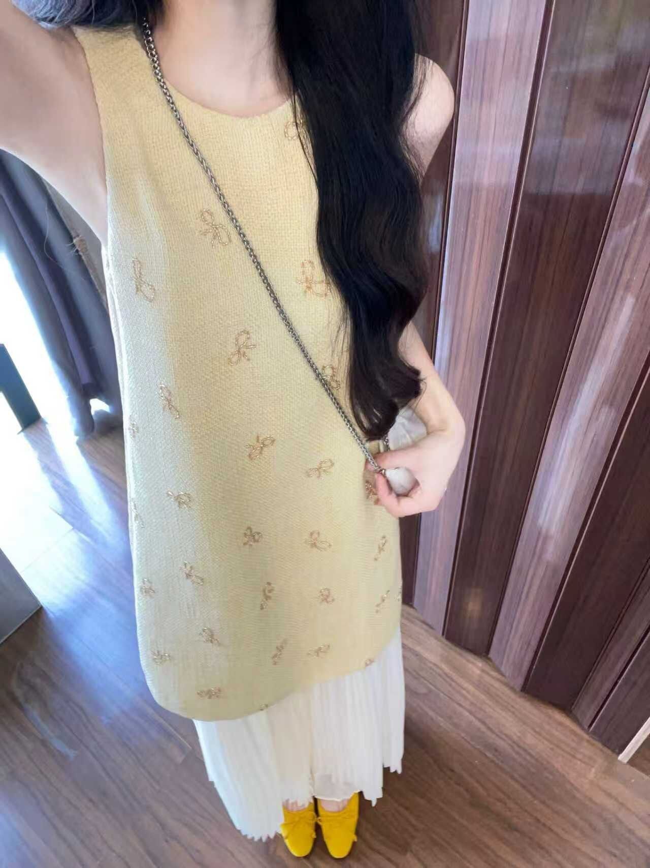 여름 새로운 절묘한 바람 일반 섹션 한 마디 드레스 자이언트 잘 생긴 황색 몸매 가꾸기 조끼 Chic 디자인 여성 의류