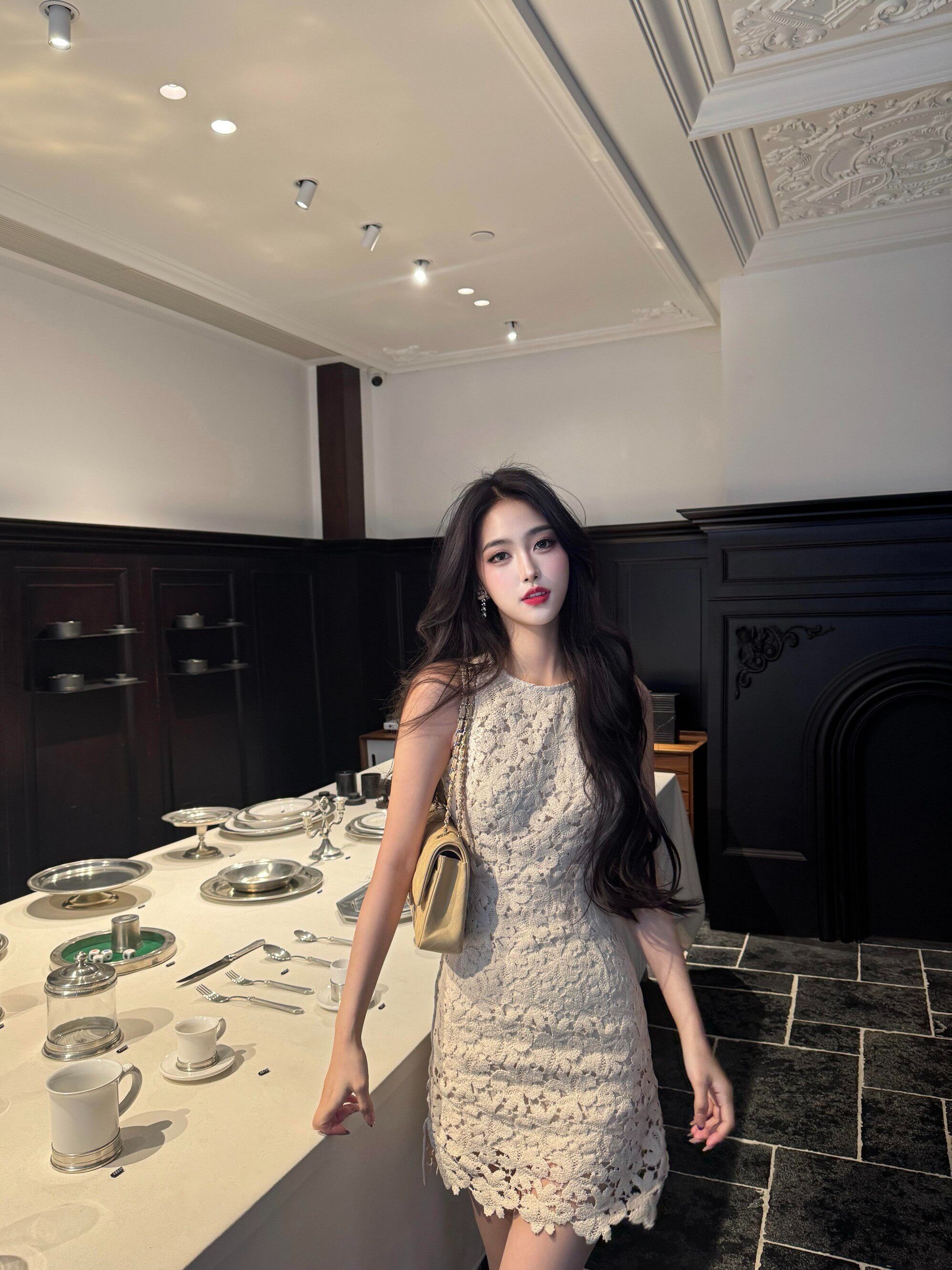 2026 신제품 민소매 여성 드레스 여름 라운드 넥 허리 수축 몸매 가꾸기 슬림해 보이는 쇼트 스타일 타이트 스커트 치마 인기 여성 의류