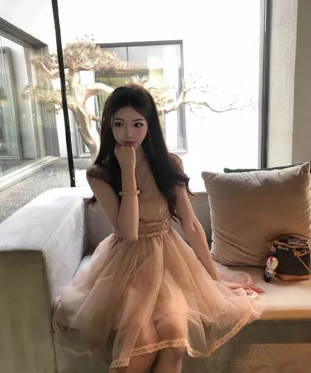 마이크로 알몸의 핑크색 행침 목 나비 매듭 불규칙 밑단 드레스 절묘한 센스 여름 슈퍼 잘 생긴 민소매 치마