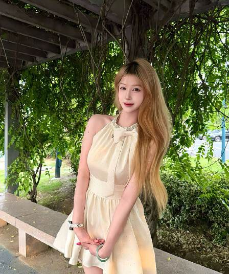 2026 슈퍼 잘 생긴 부유 한 가족 천 골드 센스 보통 웨어러블 고급 연회 나비 넥타이 디자인 민소매 드레스