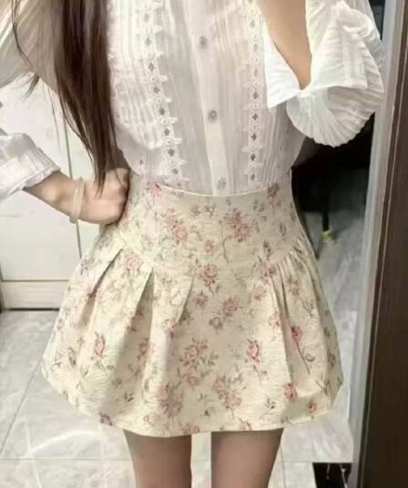 프랑스식 품격 디자인 센스 홀로우 아웃 자수 여성 셔츠 이른 가을 착용 가져 가라. 화이트 맨위 하이웨이스트 부츠컷 반바지 세트