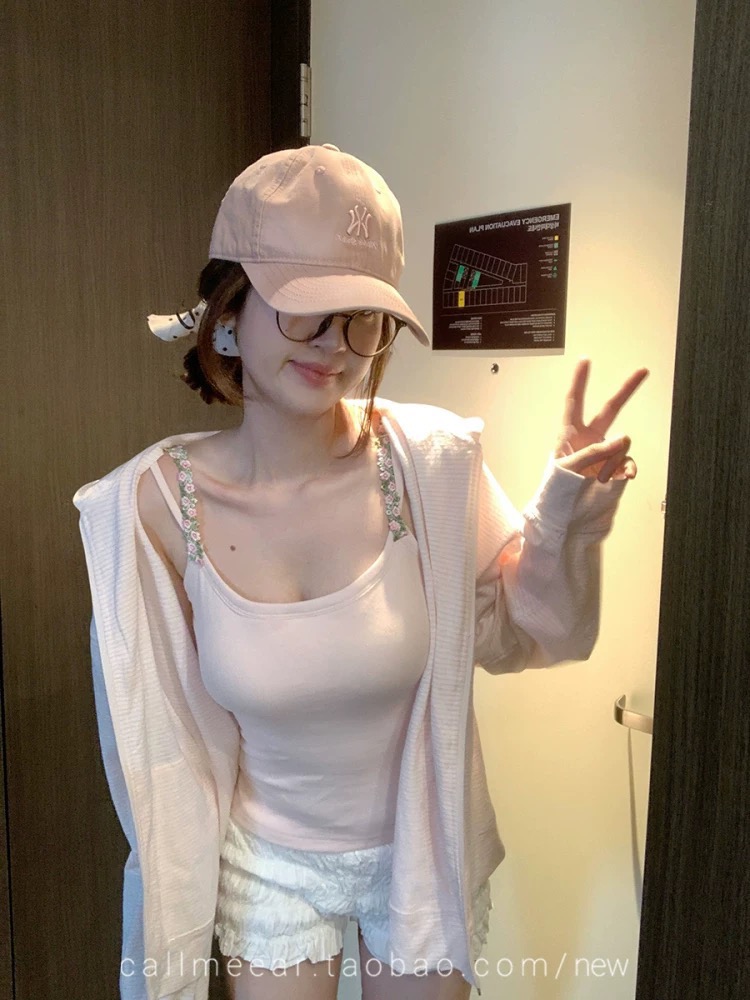 FA34805# 设计感花朵吊带背心女+薄款拉链连帽防晒开衫外套套 服裝批發女裝批發服飾貨源
