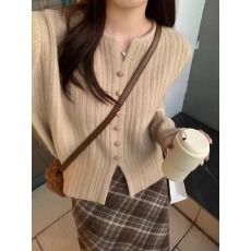 批发<b class='q'>韩版</b>温柔风气质针织衫女秋冬装爆款毛衣<b class='q'>外套</b>宽松显瘦圆领长袖上衣