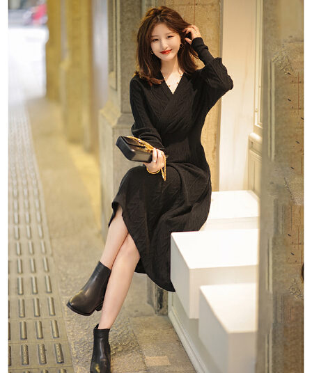프랑스식 레트로 십자가 V넥 니트 원피스 가을 부드러운 허리 수축 슬림해 보이는 긴팔 꽈배기 검정색 분위기 센스 드레스