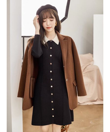 2026 가을 느긋한 바람 부드러운 품격 소녀 센스 프로 피부 부드러운 찹쌀 질감 배색 칼라 흑인과 백인 니트 드레스