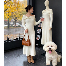 批发法式针织<b class='q'>连衣裙</b><b class='q'>秋冬</b>露肩一字领花朵捏褶显瘦气质优雅风设计感长裙