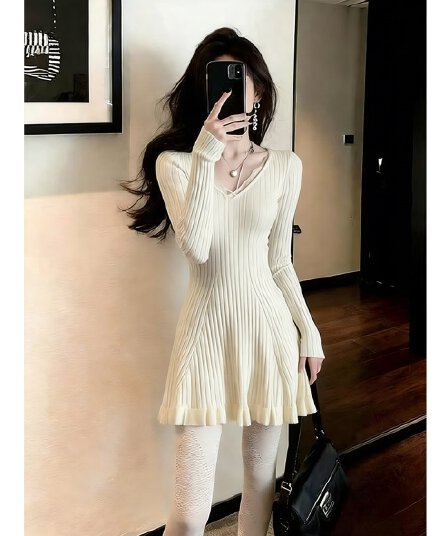 작은 샤넬 스타일 천 골드 문예 바람 드레스 2026 년 가을 새로운 미니멀리즘 패션 슬림해 보이는 여성 뜨개질 드레스