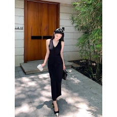 批发<b class='q'>文艺</b>复古女神<b class='q'>范</b>V领背心套装夏季新款气质高级感半身裙针织两件套