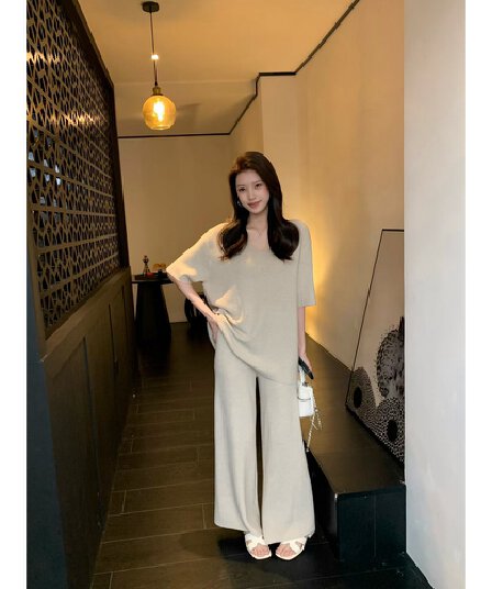 인터넷 유명인 품격 캐주얼 루즈핏 반팔 니트 스웨터 세트 여름 드레스 새로운 세련된 질감 센스 와이드 레그 팬츠 투피스 세트
