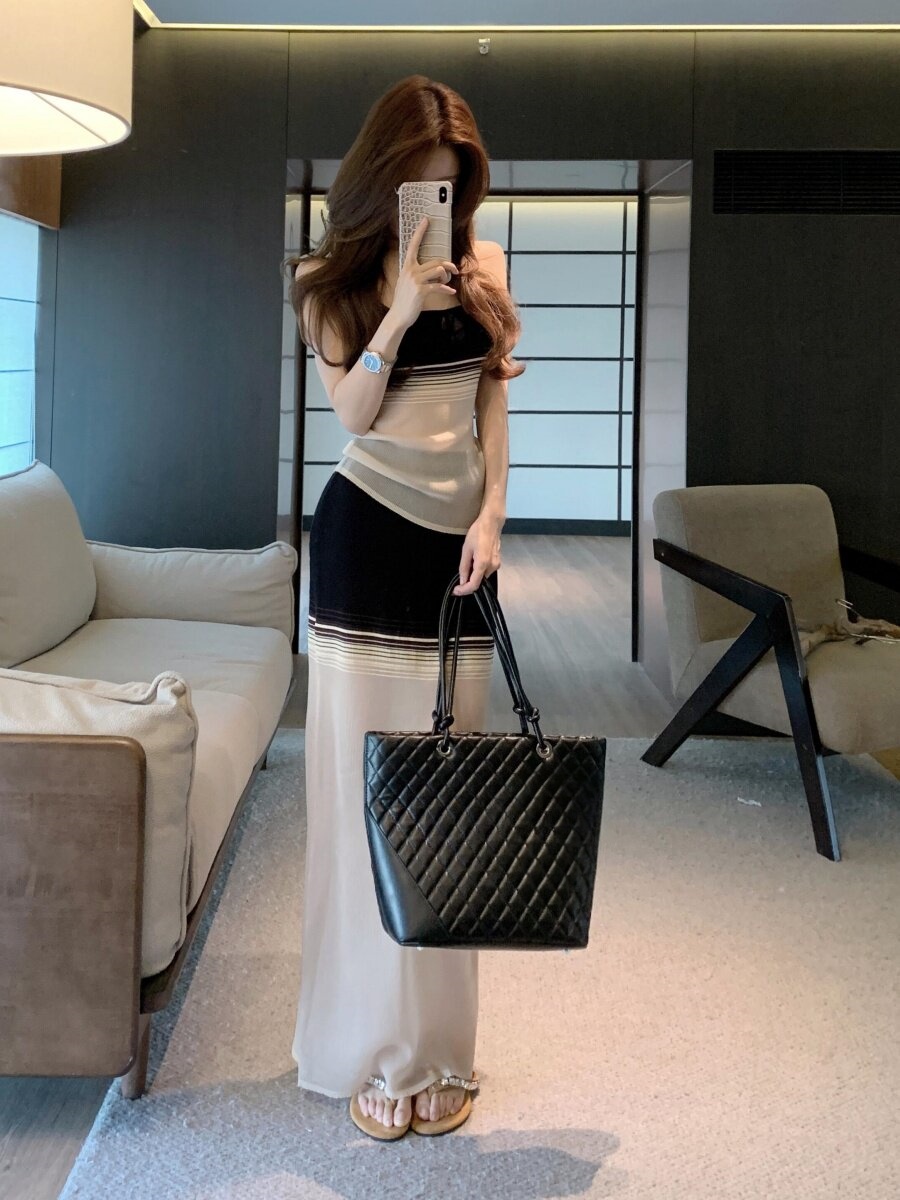 작은 샤넬 스타일 품격 허리 수축 슬림해 보이는 민소매 패치워크 롱 스커트 여성 여름 흑백 줄무늬 배색 니트 조끼 원피스