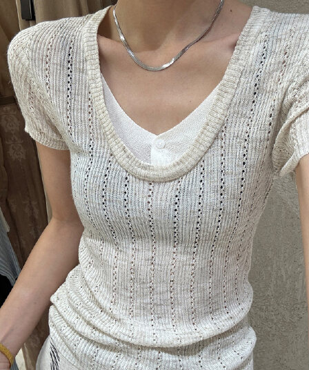페이크 레이어드 V넥 홀로우 아웃 니트 반팔 여성 여름 배색 패치워크 몸매 가꾸기 슬림해 보이는 구덩이 기사 얇은 스타일 통기성 작은 맨위
