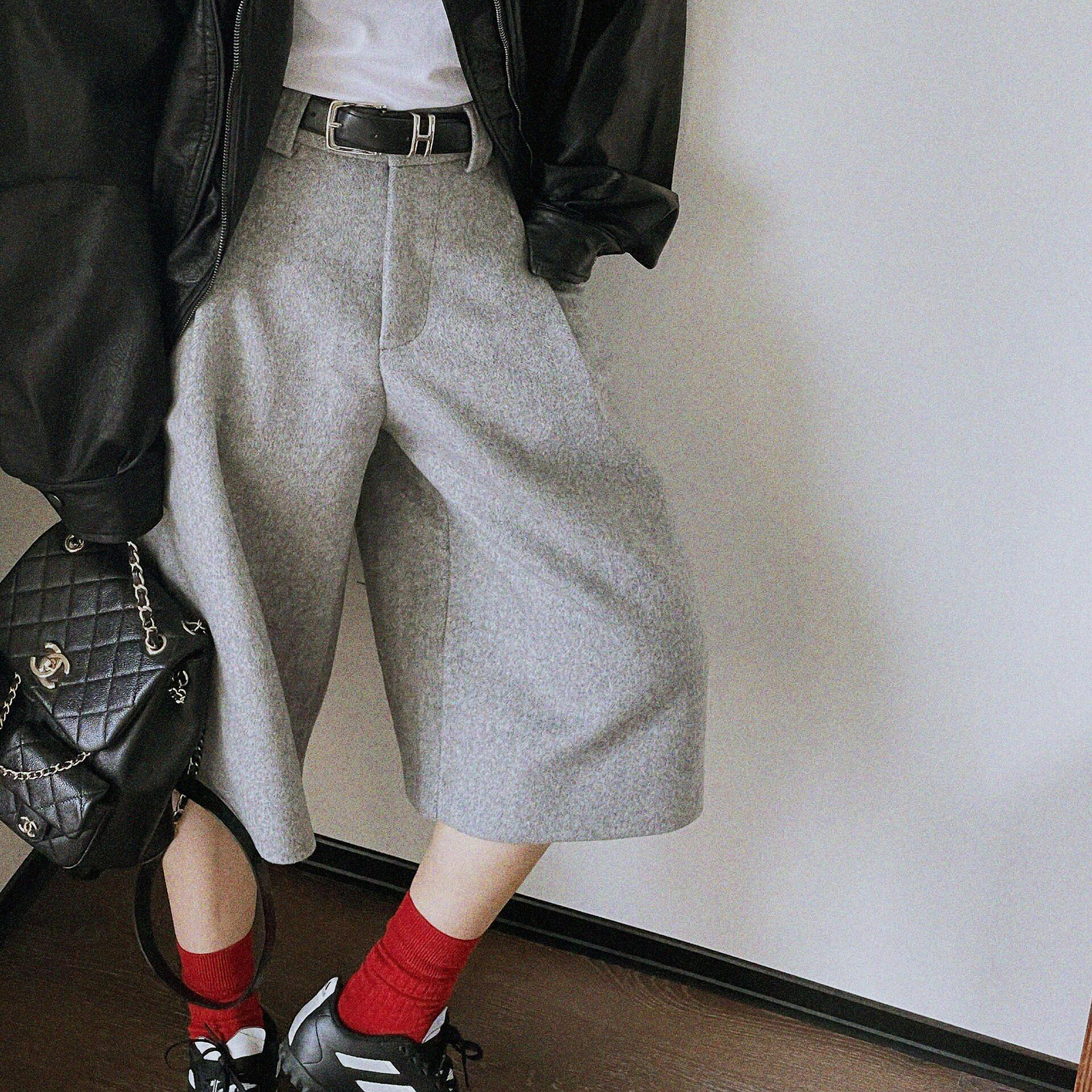 레트로 미니멀리즘 바람 두꺼운 모직 정장 바지 여성 가을 겨울 새로운 캐주얼 도루 센스 세련된 다용도 넓은 다리 오부 바지