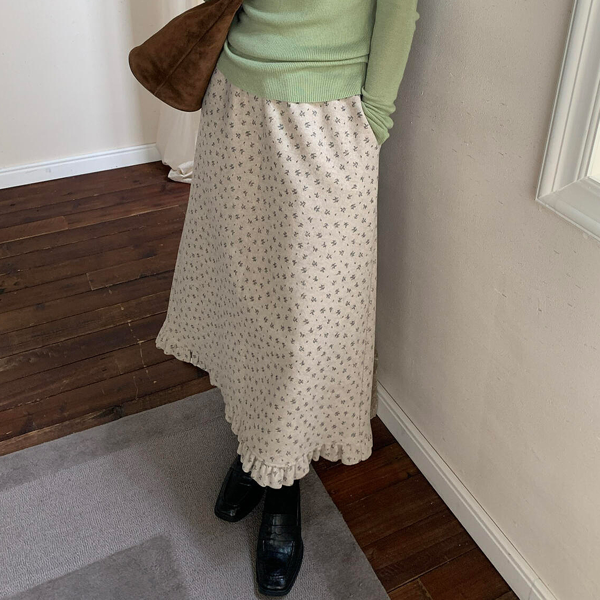 실사 겨울 켜기 새로운 두꺼운 부드러운 작은 꽃무늬 프릴 한 마디 디스플레이 다리 길이 2025 겨울 분위기 센스 반신 스커트