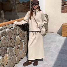 批发实拍韩系冬季保暖内里羊绒套装立领卫衣抽绳半身裙同色包包三件套