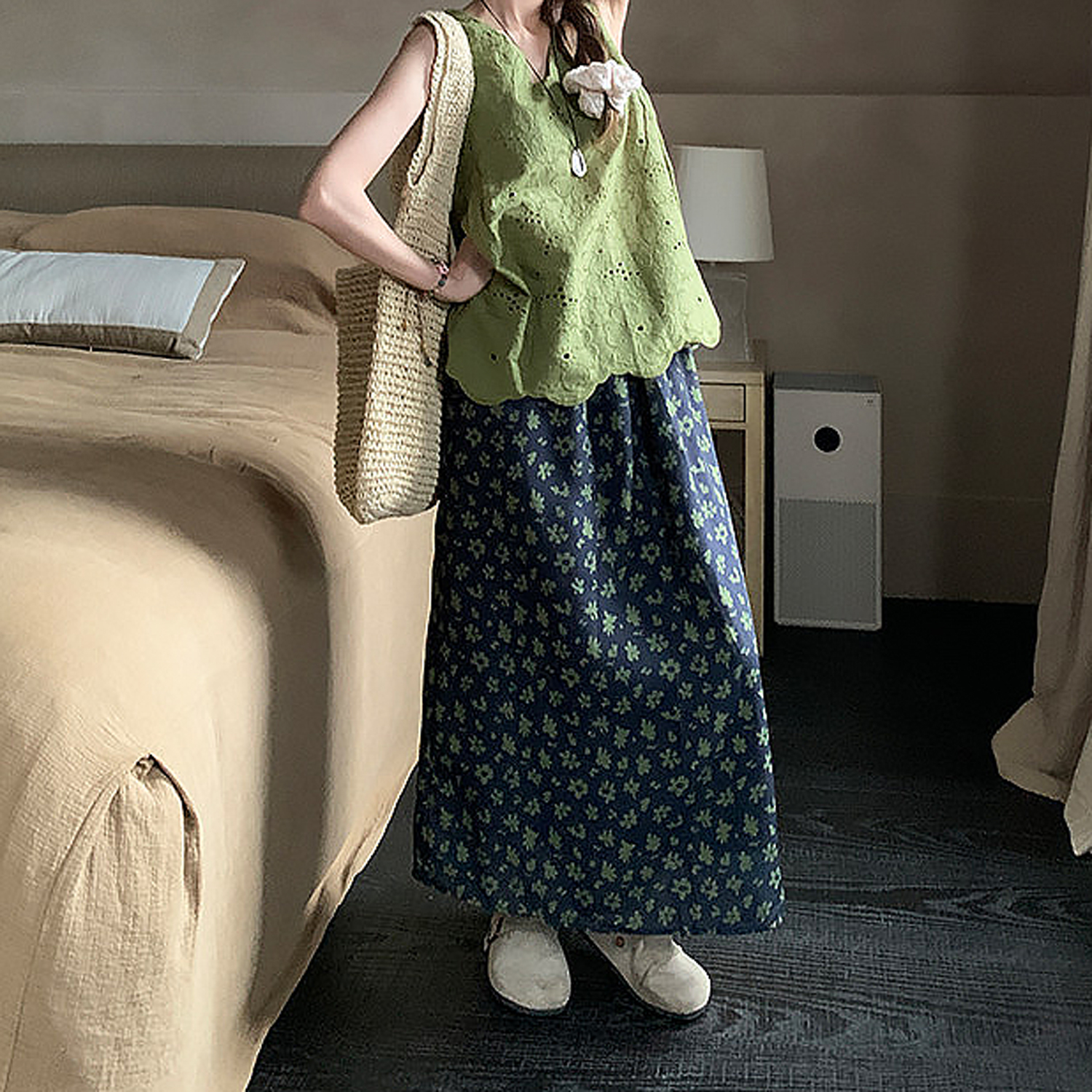 레트로 센 부서 녹색 조끼 꽃무늬 반신 스커트 2026 봄 여름 새로운 한 부서 품격 부드러운 디스플레이 화이트 세트