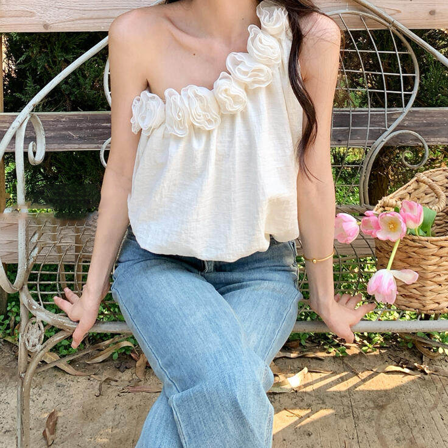프랑스식 비스듬한 어깨 꽃 행침 목 화이트 작은 조끼 여성 여름 외출용 인사이드 가져 가라. 퍼프 꽃밭 민소매 슬립 맨위